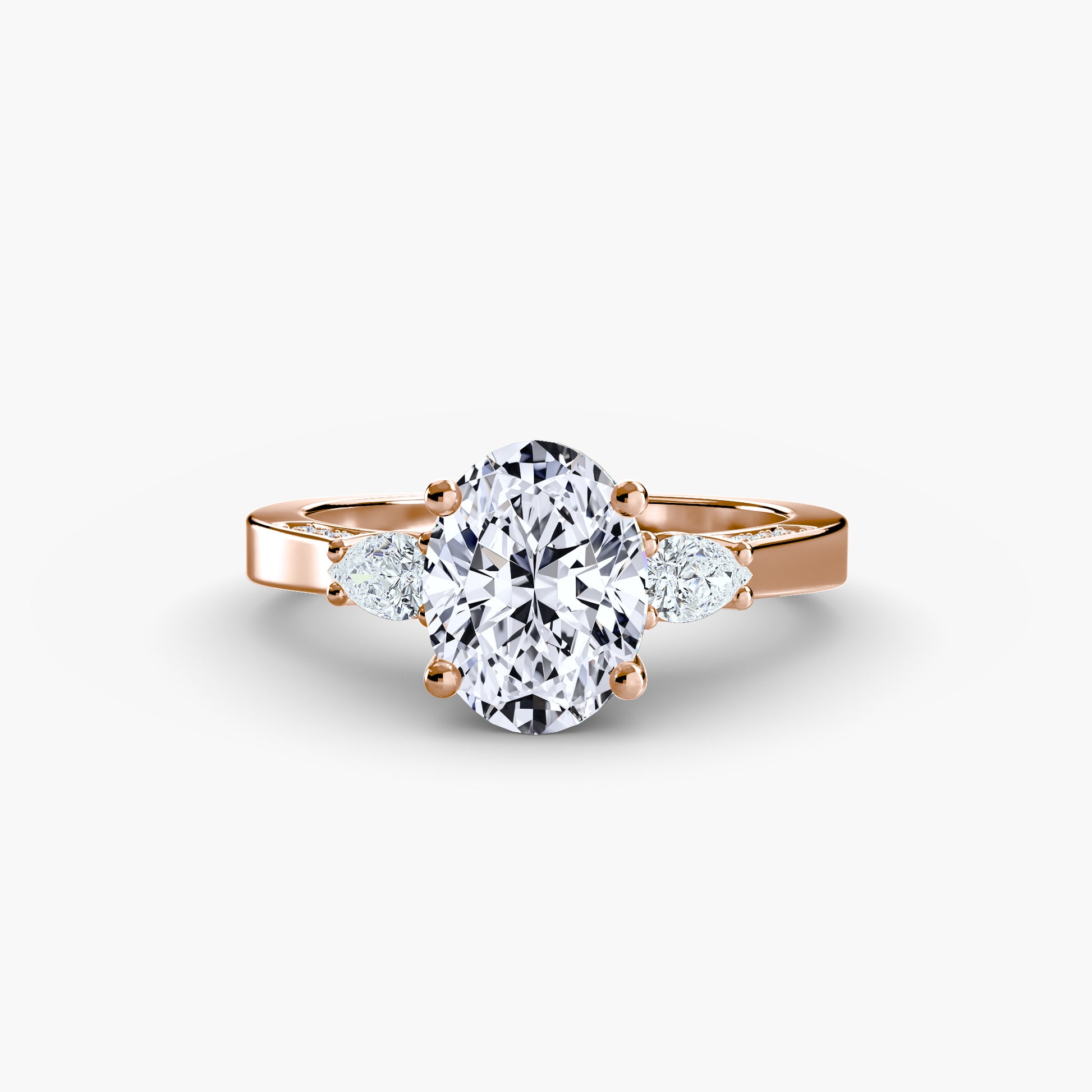 Tres Piedras con Pavé y Halo Oculto
